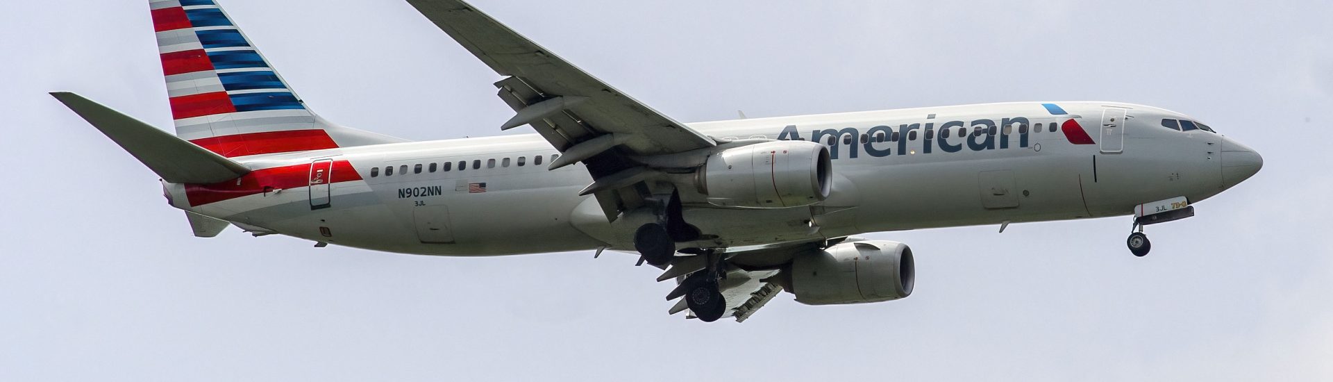 B737-800 American Airlines N902NN