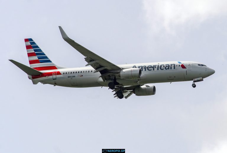 B737-800 American N902NN