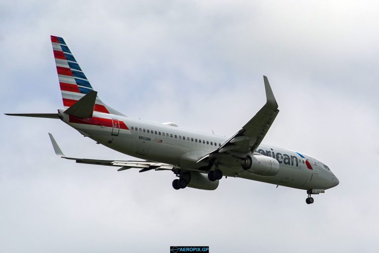 B737-800 American N902NN