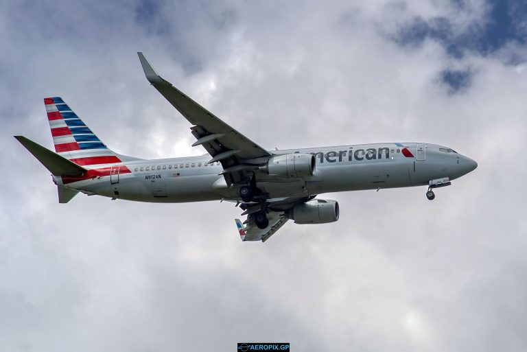 B737-800 American N912AN