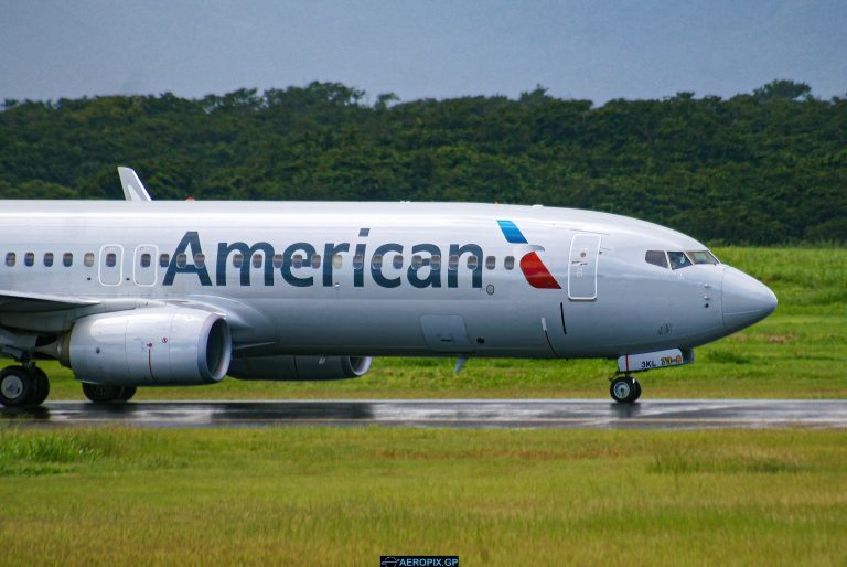 B737-800 American N925NN