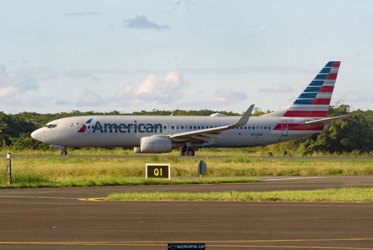 B737-800 American N926NN