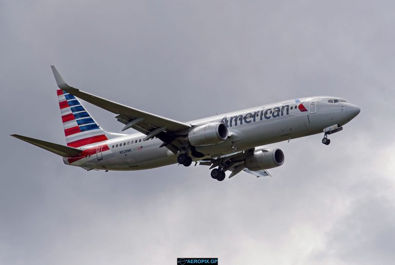 B737-800 American N928NN