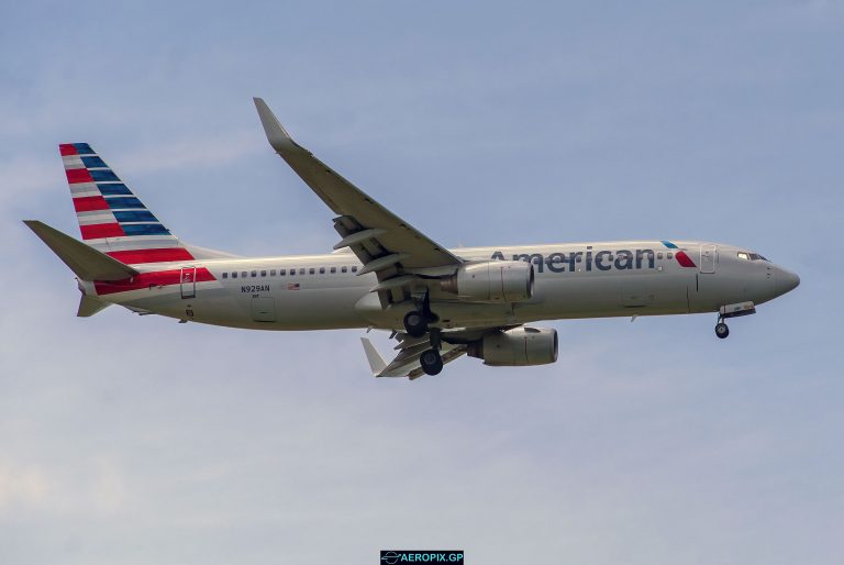 B737-800 American N929AN