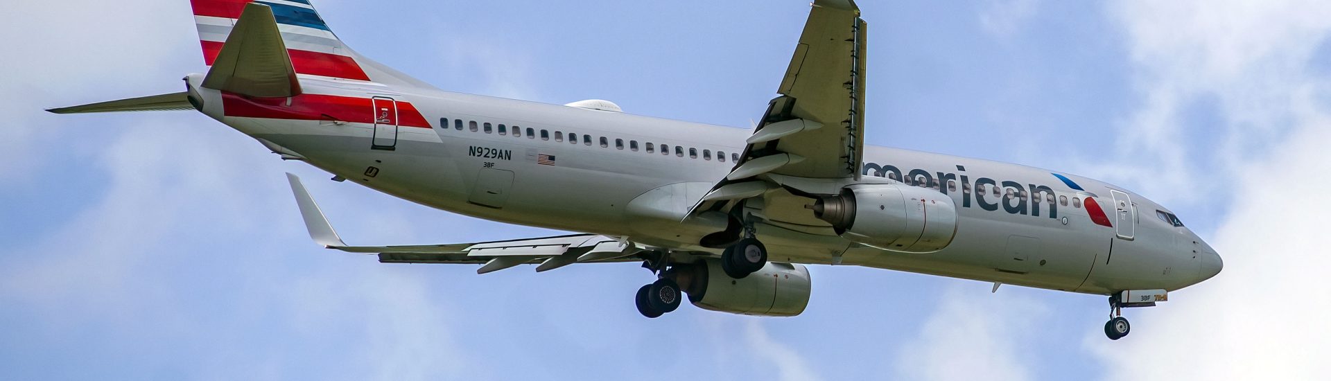 B737-800 American Airlines N929AN