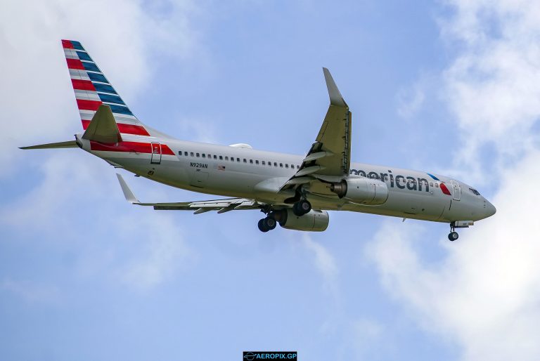 B737-800 American N929AN