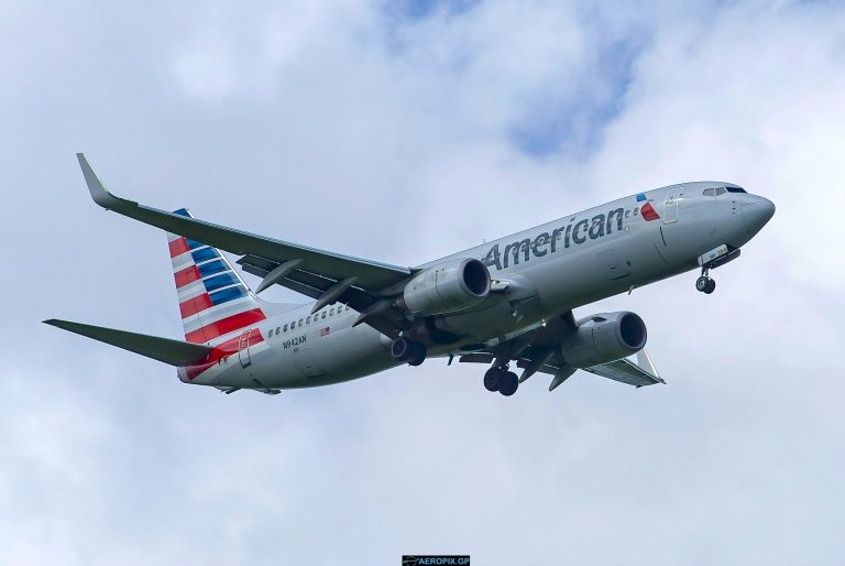 B737-800 American N942AN