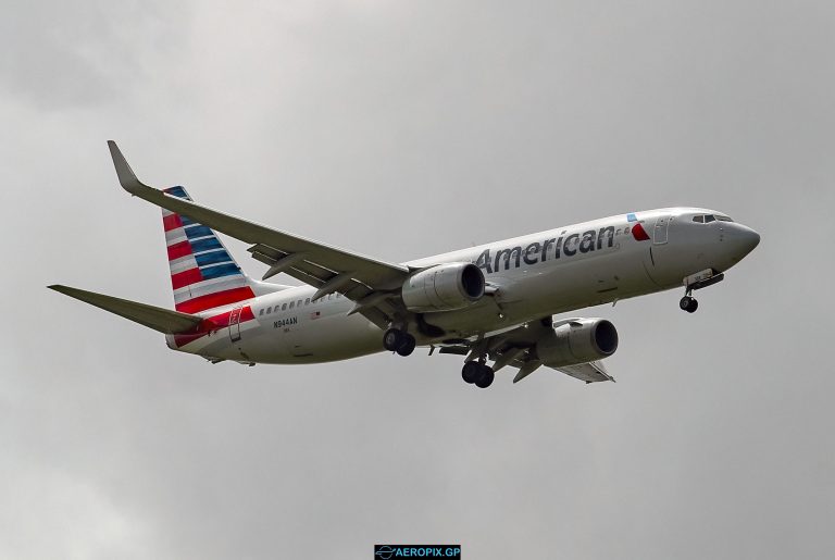 B737-800 American N944AN