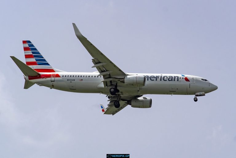 B737-800 American N944AN