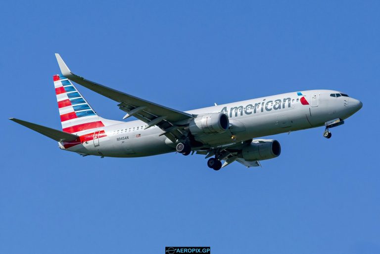 B737-800 American N945AN