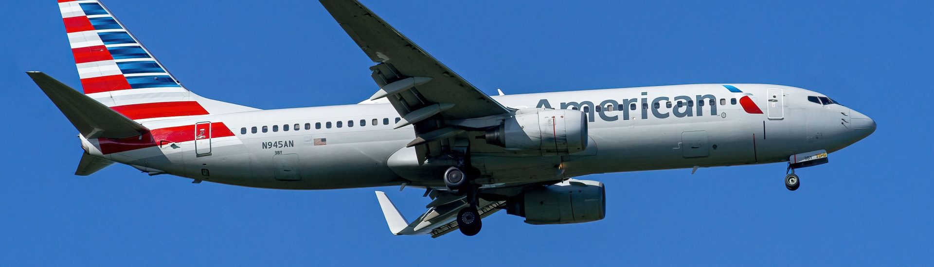 B737-800 American Airlines N945AN