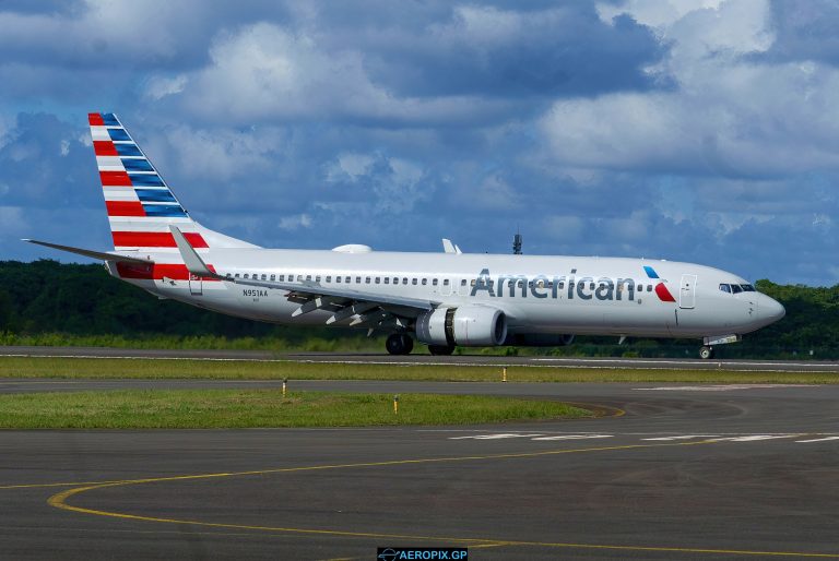 B737-800 American N951AA