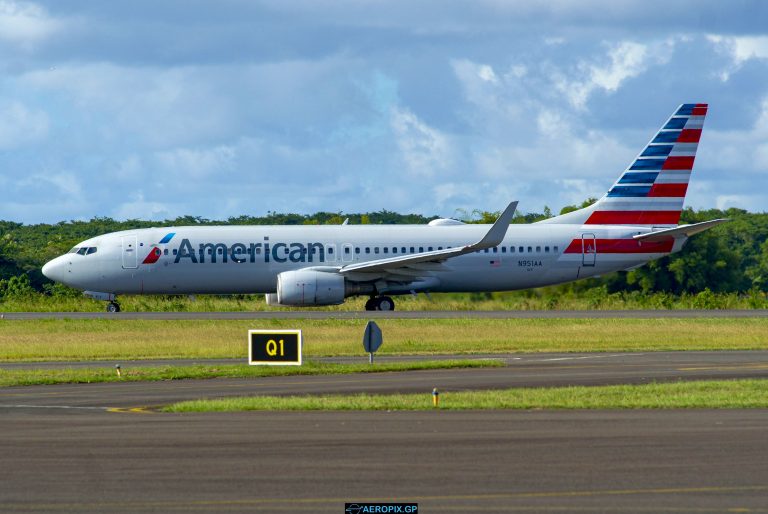 B737-800 American N951AA