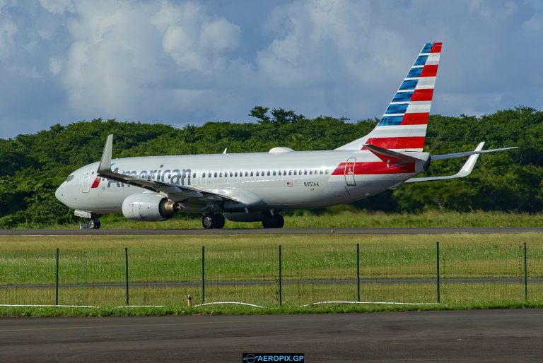 B737-800 American N951AA