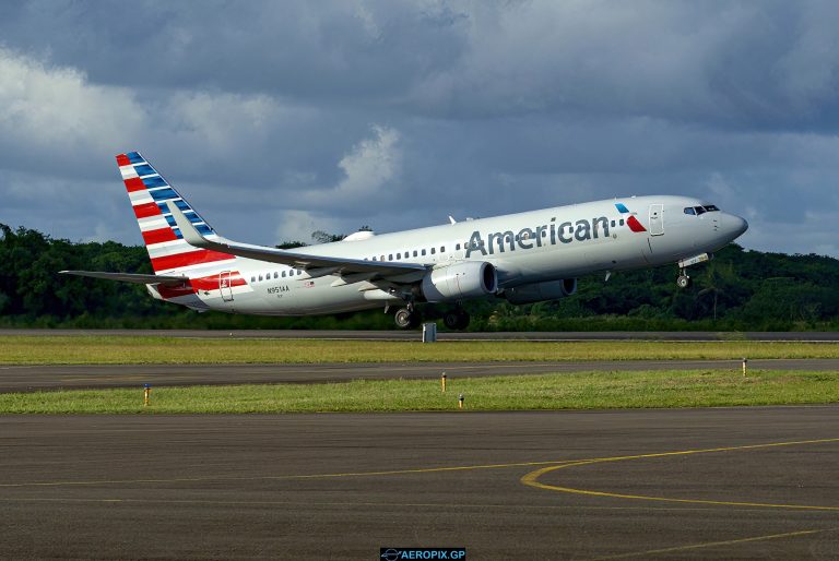 B737-800 American N951AA