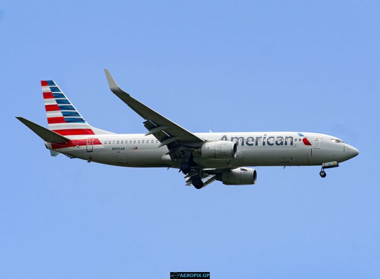 B737-800 American N960AN