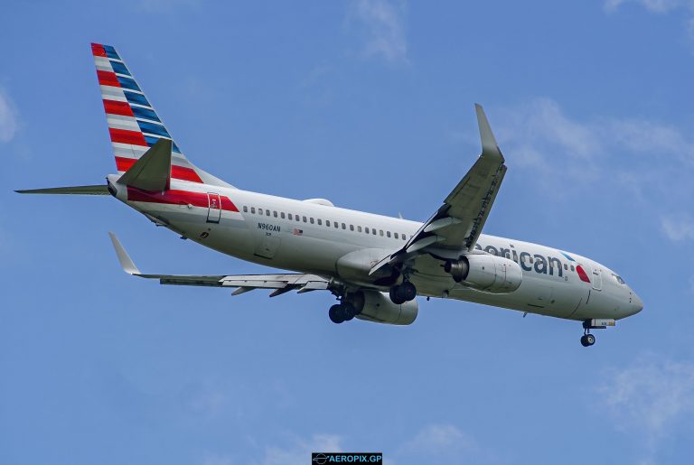 B737-800 American N960AN