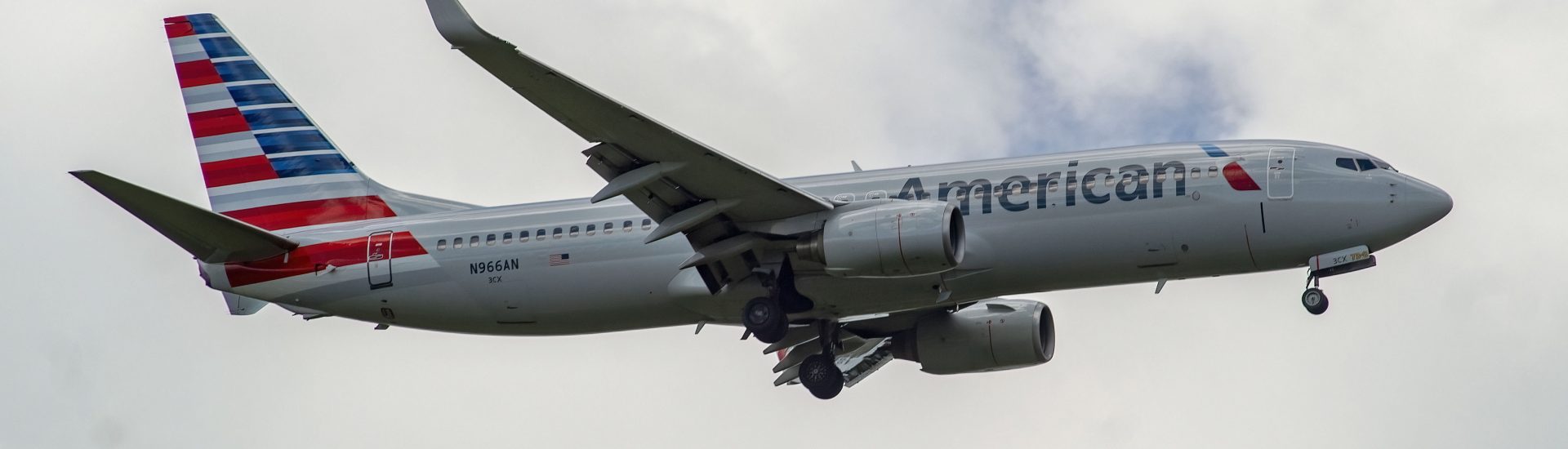 B737-800 American Airlines N966AN