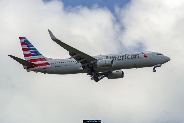 B737-800 American N966AN