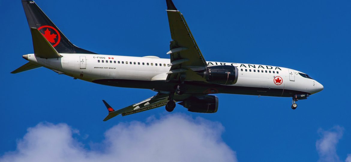 B737 MAX-8 Air Canada C-FSDQ