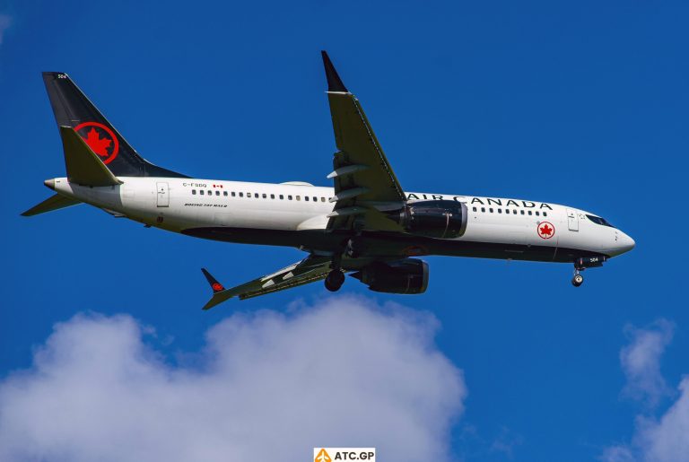 B737 Max-8 Air Canada C-FSDQ