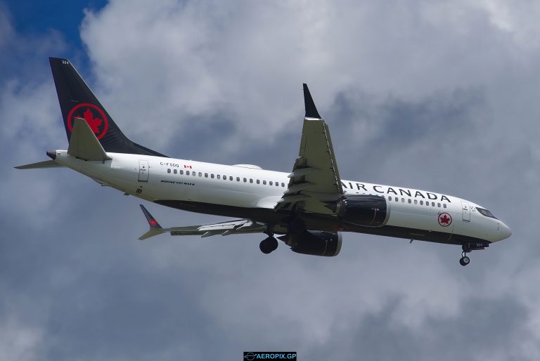 B737 Max-8 Air Canada C-FSDQ