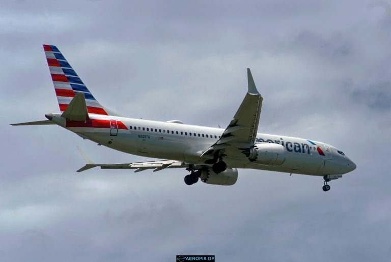 B737-8 American N321TG