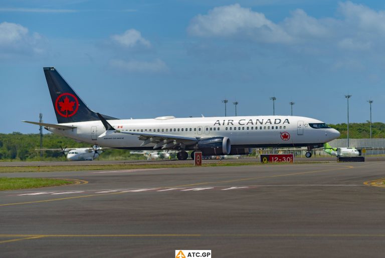 B737 Max-8 Air Canada C-FSCY