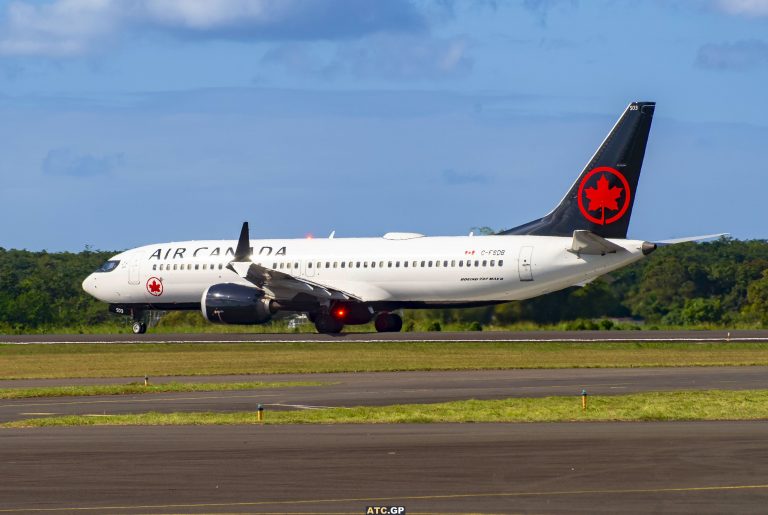 B737 Max-8 Air Canada C-FSDB