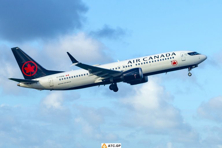 B737 Max-8 Air Canada C-FSDW