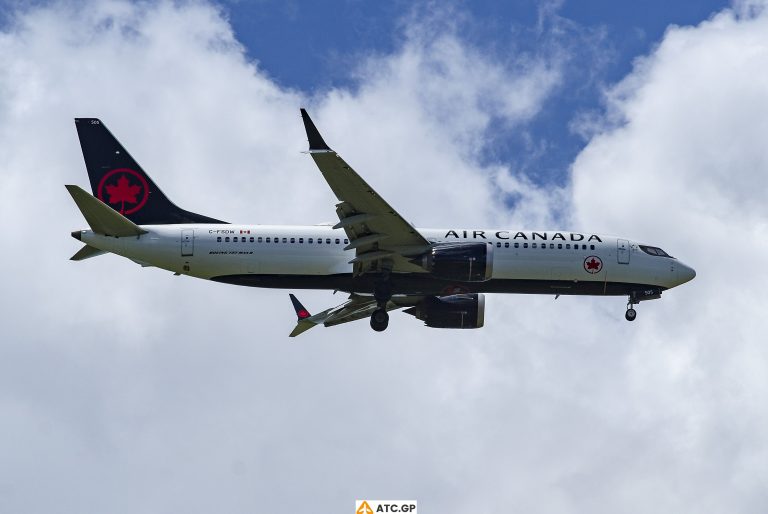 B737 Max-8 Air Canada C-FSDW