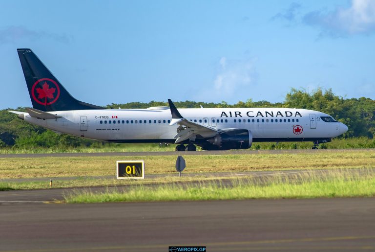 B737 Max-8 Air Canada C-FSEQ