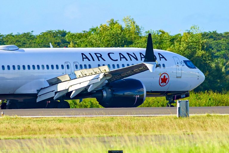 B737 Max-8 Air Canada C-FSEQ