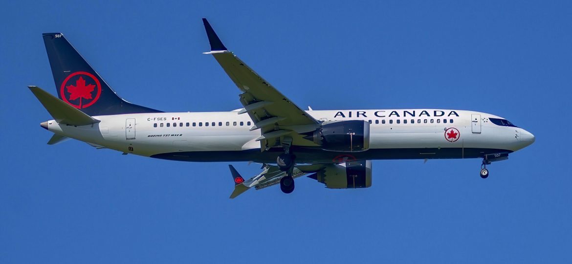 B737 MAX-8 Air Canada C-FSES