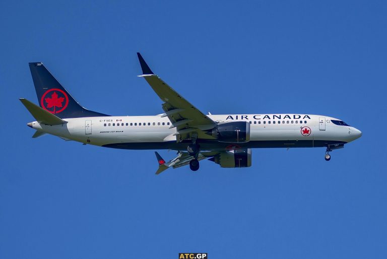 B737 Max-8 Air Canada C-FSES