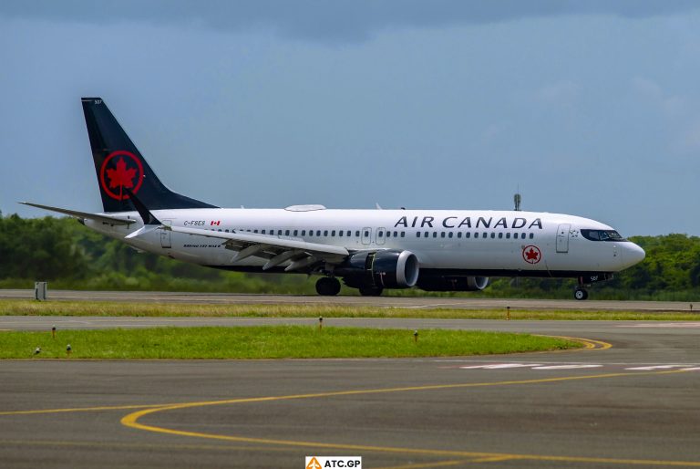 B737 Max-8 Air Canada C-FSES