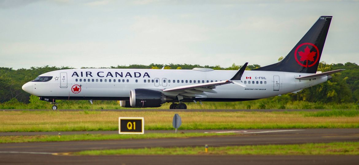 B737 MAX-8 Air Canada C-FSIL