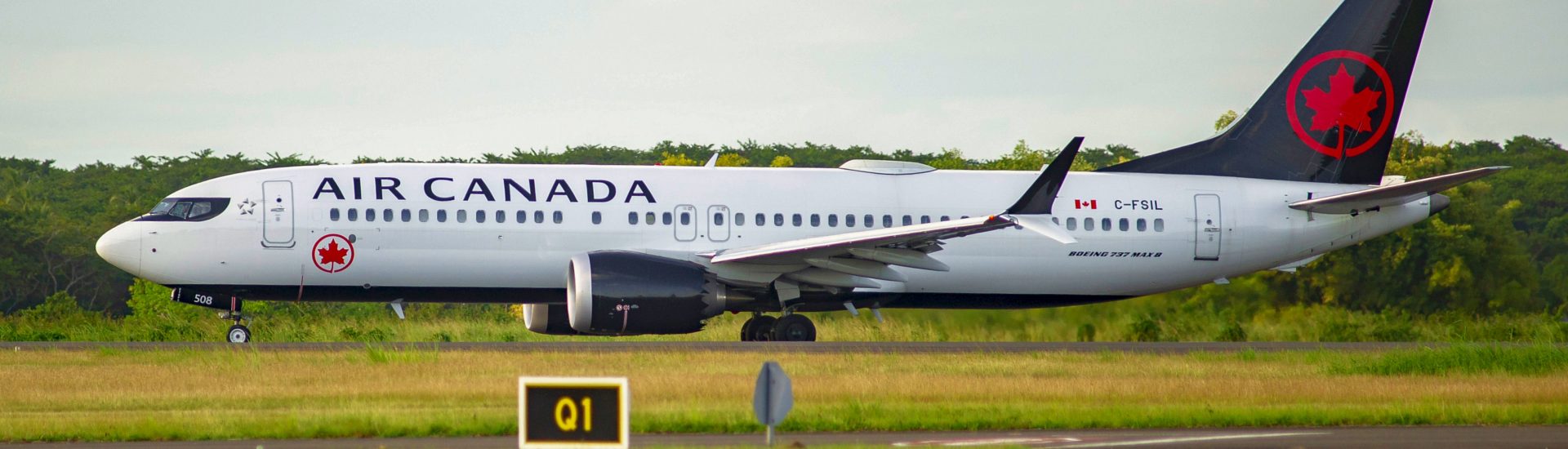 B737 MAX-8 Air Canada C-FSIL