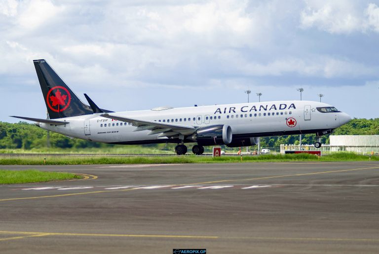 B737 Max-8 Air Canada C-FSIP