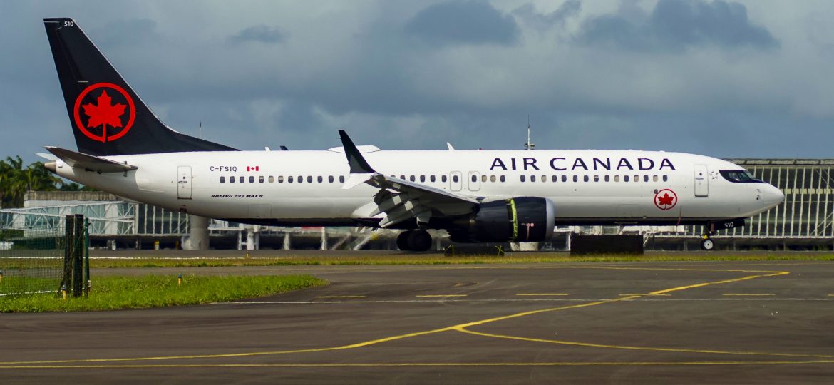 B737 MAX-8 Air Canada C-FSIQ