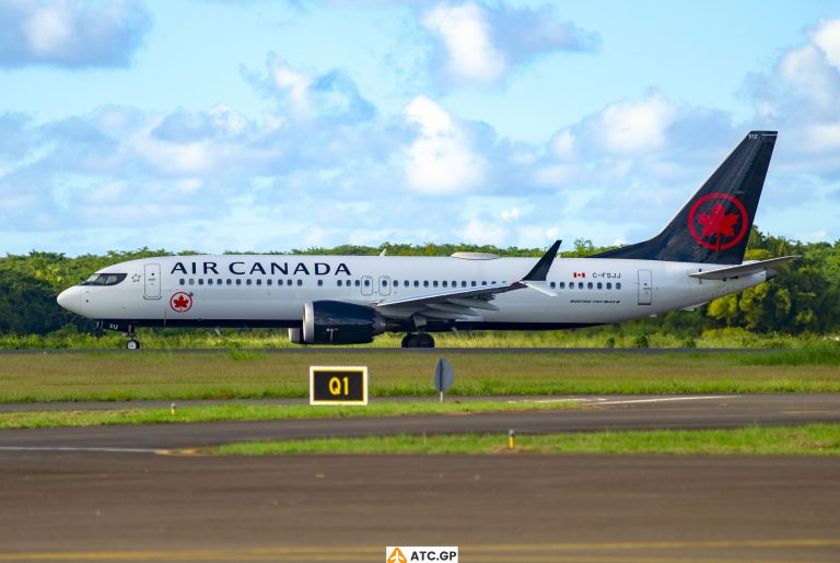 B737 Max-8 Air Canada C-FSJJ