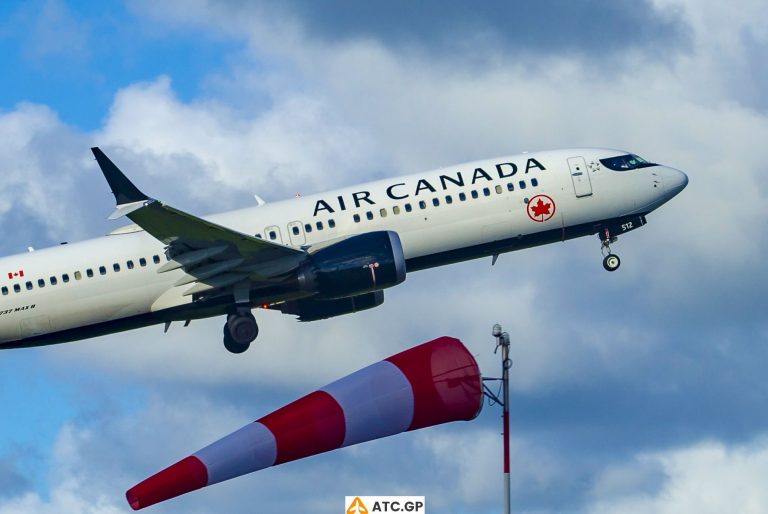 B737 Max-8 Air Canada C-FSJJ