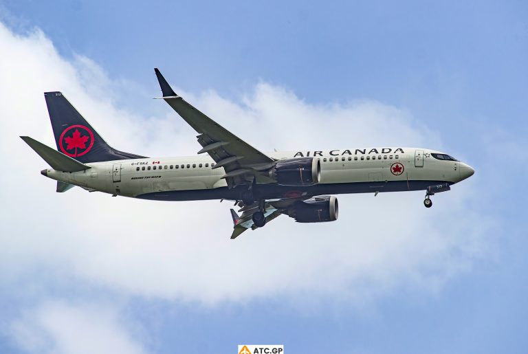 B737 Max-8 Air Canada C-FSKZ