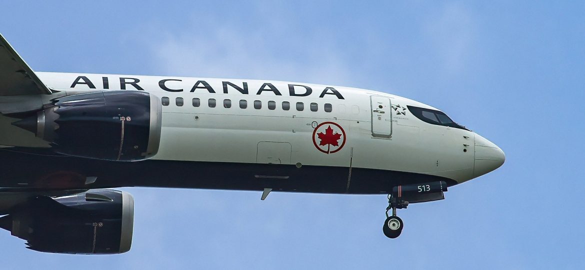 B737 MAX-8 Air Canada C-FSKZ