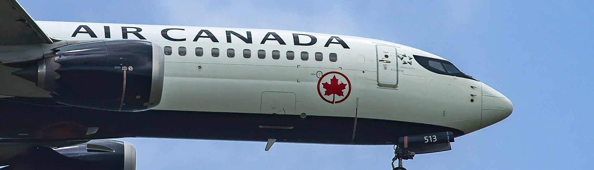 B737 MAX-8 Air Canada C-FSKZ