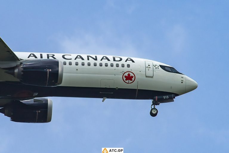 B737 Max-8 Air Canada C-FSKZ