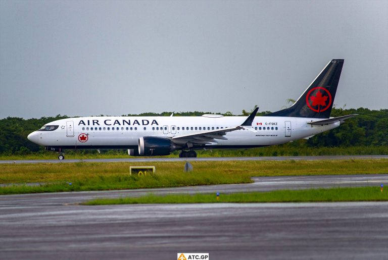 B737 Max-8 Air Canada C-FSKZ