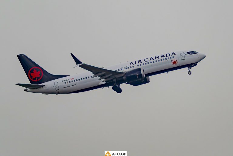 B737 Max-8 Air Canada C-FSKZ