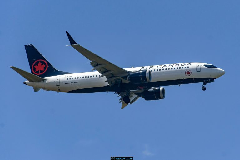 B737 Max-8 Air Canada C-FSKZ