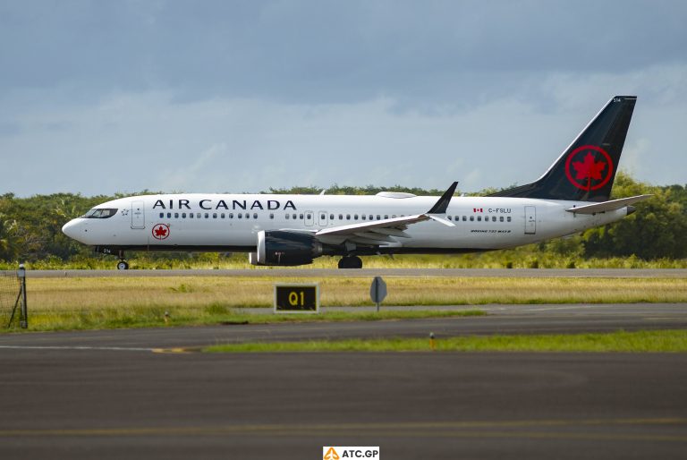 B737 Max-8 Air Canada C-FSLU